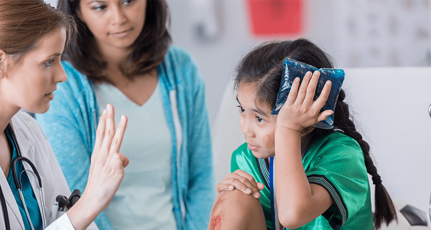 Patient in ER with parent and doctor